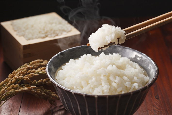 Cơm mới: Gạo từ lúa gặt vào mùa thu được gọi là cơm mới - shinmai, với hương vị khác biệt so với những loại gạo khác trong năm, mềm và ngọt hơn. Shinmai được bán từ tháng 9 đến tháng 12 hàng năm. Ảnh: KCP.