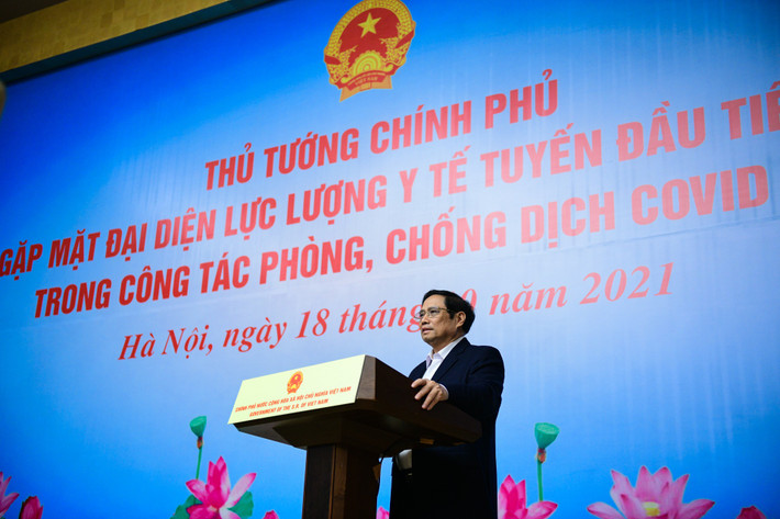 Trong buổi gặp, Thủ tướng Chính phủ Phạm Minh Chính nhấn mạnh trải qua 4 đợt dịch, ngành y tế đã rất khẩn trương, tham mưu kịp thời nhiều giải pháp, huy động và chi viện mọi nguồn lực chống dịch, đặc biệt là đợt dịch vừa qua. "Ngành y tế đã và đang khẳng định được tâm thế, vai trò, trách nhiệm của mình trước tính mệnh và sức khỏe của người dân. Người thầy thuốc đã khẳng định và phát huy được các đức tính nhân - trí - dũng trong cuộc chiến phòng, chống dịch Covid-19", Thủ tướng nói.