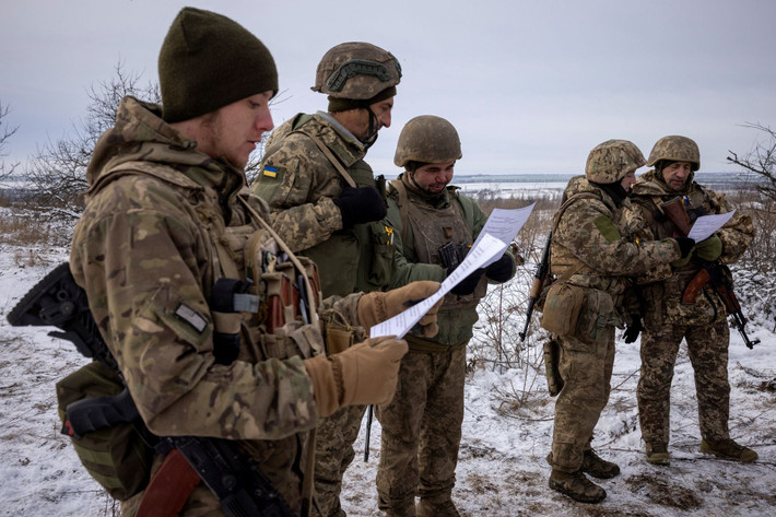 Hãng Reuters dẫn lời một tướng quân đội cấp cao của Ukraine cho biết, điều kiện mùa đông lạnh giá, tầm nhìn bị hạn chế,...là một thách thức đối với binh sĩ nước này. (Nguồn ảnh: Reuters)