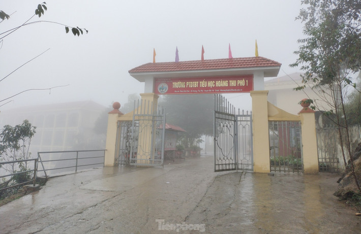 Trường PTDTBT Tiểu học Hoàng Thu Phố 1, xã Hoàng Thu Phố, huyện Bắc Hà, nằm cách trung tâm huyện gần 10km.
