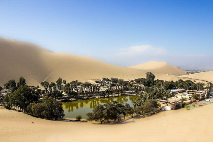 Huacachina được coi là di sản văn hóa quốc gia của Peru, do Viện văn Quốc gia Peru công nhận. *Tiêu đề bài viết đã được biên tập lại