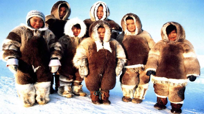 Những em bé người Eskimo.