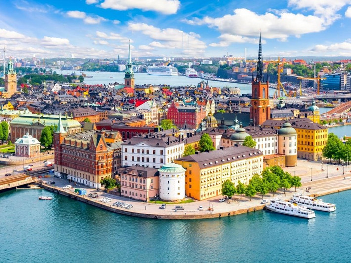 Tại Skansen và một số địa điểm ở Thụy Điển, người dân có thể đến bảo tàng vào lúc nửa đêm hay ghé thăm Bjorkliden để chơi golf trong ánh sáng ban ngày