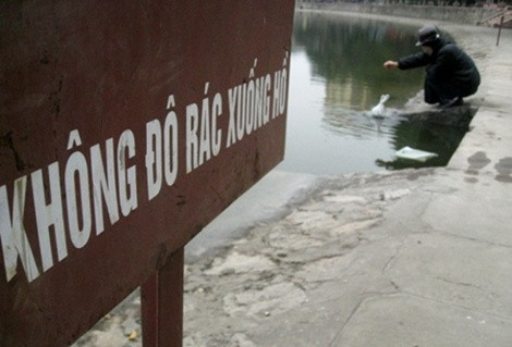 ... còn việc đổ thì cứ đổ