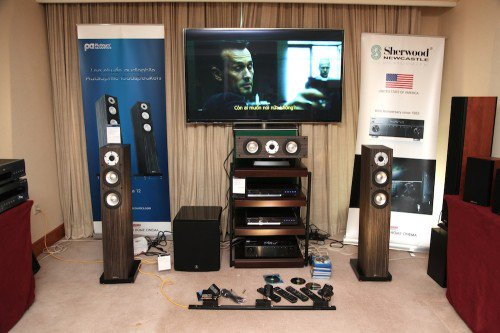 Hệ thống xem phim sử dụng loa Platinum Acoustics và thiết bị của Sherwood Audio.