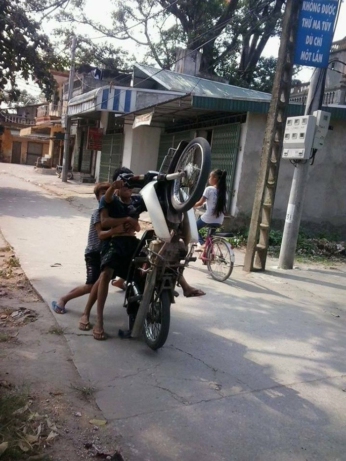 Đừng đùa giỡn với tính mạng của mình và người đi đường.