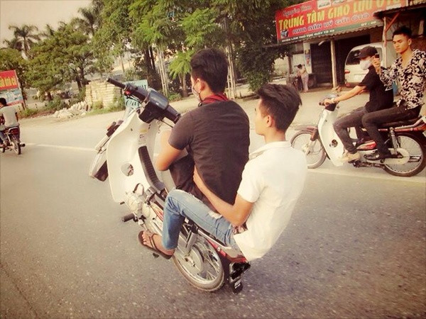 Thể hiện khi đi cùng bạn bè.