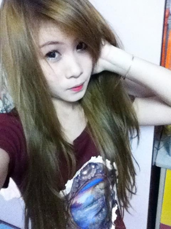 Theo những thông tin chia sẻ được biết, tên thật của "Ty Mì Tôm" là Đinh Nguyệt Cầm, sinh năm 1993 và hiện tại sống ở Sài Gòn.