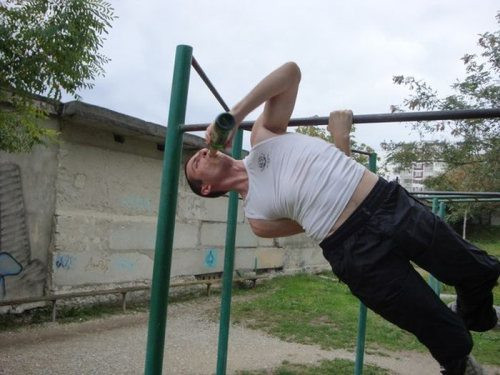 Trai trẻ thích thể hiện.