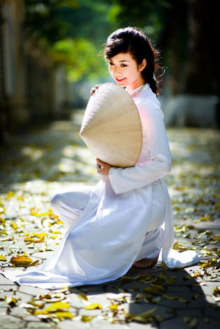 Vẻ đẹp yêu kiều của thiếu nữ Việt trong tà áo dài