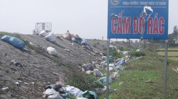 Càng cấm, người dân càng đổ.