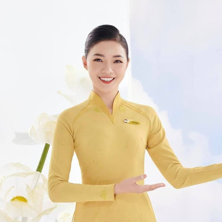 Dương Thu Thảo (sinh năm 1992) vẫn được nhắc tới là một hoa khôi của ngành tiếp viên hàng không. Cô còn vinh dự khi là người mẫu đại diện mặc đồng phục của hãng bay chiếu trên màn hình led lớn tại Quảng trường Thời đại Mỹ, nhằm quảng bá cho Vietnam Airlines.