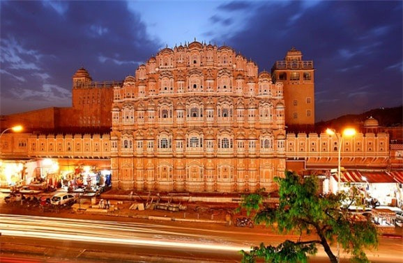 Cung điện của gió Hawa Mahal được xây dựng vào năm 1798 bởi hoàng đế Maharaja Sawai Pratap Singh. Ảnh: concepttravel.