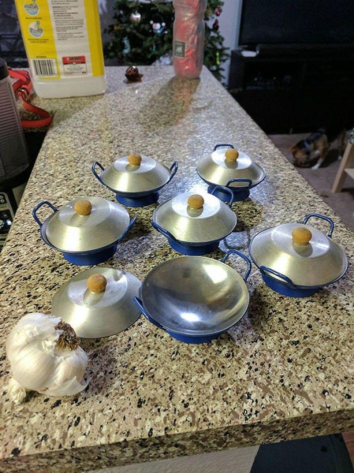 ấy cái bát có kích cỡ ngang củ tỏi này dành cho những ai suốt ngày hô hào giảm cân mà chẳng thực hiện được.