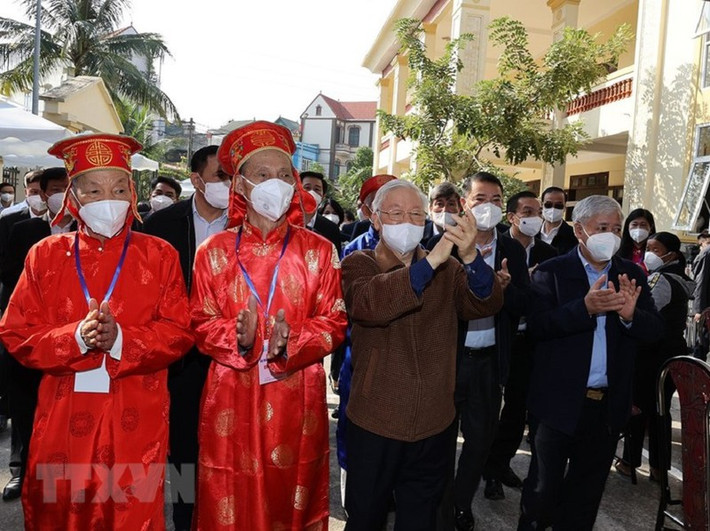 ổng Bí thư Nguyễn Phú Trọng và các đại biểu đến dự Ngày hội Đại đoàn kết toàn dân tộc tại thôn 5, xã Yên Sở, huyện Hoài Đức, TP Hà Nội.