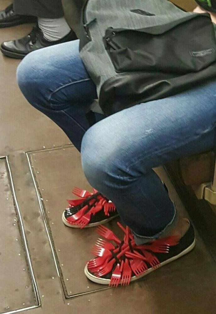 ừng ai dại mà dẫm lên đôi giày này