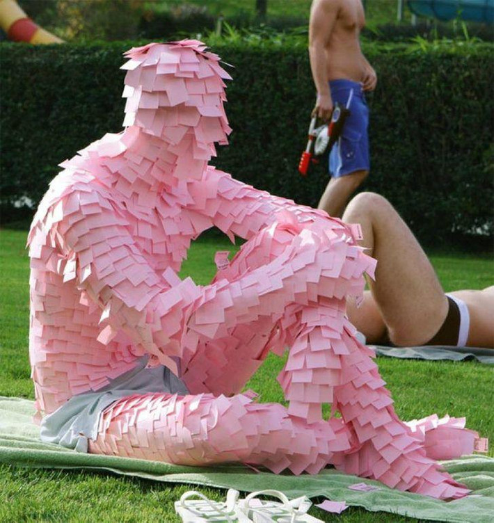 ếu chiếc quần màu hồng nữa thì chắc chắn sẽ giống The Pink Panther.