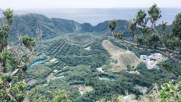 Trên đảo Aogashima không có nhiều địa điểm vui chơi giải trí nhưng thu hút du khách đến đây để trải nghiệm và tận hưởng cảm giác thanh bình.