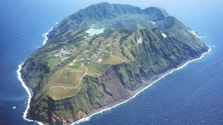 Aogashima có núi lửa phun trào lần cuối cùng năm 1781 làm 170 cư dân thiệt mạng và khiến những người khác phải rời khỏi đảo.