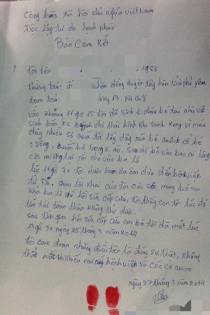 5. Bé sơ sinh chết ngạt vì bị mẹ đẻ rơi, bỏ vào ba lô Lúc 11h15 ngày 24/3, chị N.T.P.T, 26 tuổi ở Tuy Hòa (Phú Yên) chuyển dạ sau khi rời xe bus ở trước cổng chợ Thái Bình, phường Phạm Ngũ Lão (quận 1-TP HCM). Sau khi xuống xe, chị T. đau bụng dữ dội nên vào nhà vệ sinh ở bến xe và hạ sinh bé gái nặng 4 kg. Khoảng 15 phút, sau khi sinh xong thấy máu chảy nên chị T. đã lấy dây rốn quấn vào cổ con, lấy thêm hai chiếc áo mang theo quấn con lại đồng thời bỏ con vào bao ni lông và bỏ vào ba lô. Tuy nhiên, thấy bụng càng đau, máu càng chảy nên chị T. gọi xe ôm gần đó đưa vào Bệnh viện Từ Dũ cấp cứu.