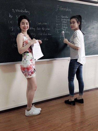 Đầu tháng 5/2014, hình ảnh cô gái trẻ đóng giả "cô giáo sexy" khoe dáng vẻ dễ nhìn và nụ cười đáng yêu đứng trên bục giảng cũng đã khiến cộng đồng mạng phát sốt. Theo thông tin tìm hiểu, cô gái này tên đầy đủ là Nguyễn Nam Thương (SN 1995). Nam Thương là một trong những hot girl khá nổi quê xứ Thanh, theo học tại trường Đại học Sân khấu & Điện ảnh, Hà Nội, chứ không phải là một giáo viên.