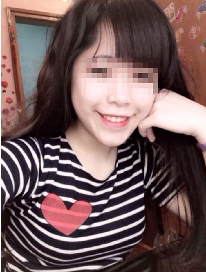 Khi đến nơi, V.A. đã gọi ly nước cam cho P. và mời cô uống hết, tuy nhiên chưa kịp uống thì P.P. nhận được điện thoại của mẹ và ra ngoài quán để nghe. Trong lúc P.P. ra ngoài, V.A. đã thừa cơ bỏ 1 viên thuốc mê vào ly nước cam nhưng đã bị P. phát hiện.