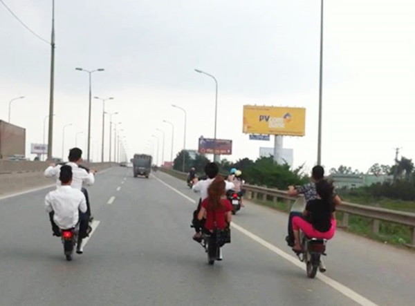 ... thi xem ai "tài hơn" ai.
