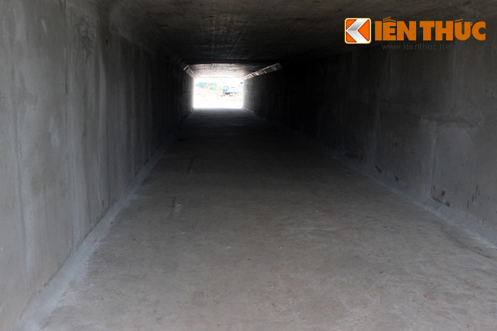 Trước đó, ngày 8/11, biết tin Bộ trưởng Thăng đi kiểm tra dự án đường nối Nhật Tân - Nội Bài nhiều bà con thôn Sơn Du đã "bao vây" Bộ trưởng Thăng kiến nghị làm hầm chui, bởi nếu không có hầm chui bà con sẽ phải đi ra cánh đồng với quãng đường rất xa.