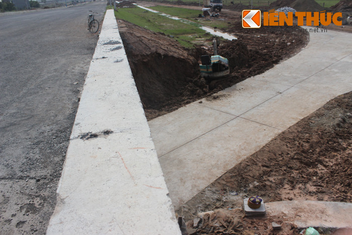 Đáp ứng nguyện vọng của bà con, đúng 5h30 sáng 12/11, Bộ trưởng Thăng đã "trả" hầm đường chui đúng hẹn cho bà con thôn Sơn Du trước ngày 13/11.