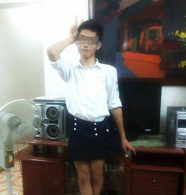 Nam sinh thích làm dáng điệu đà.