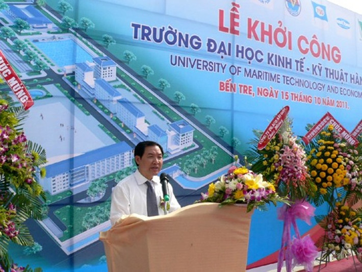Ngày 15/10/2011, ông Dương Chí Dũng trong vai trò là Ủy viên thường vụ Đảng ủy khối Doanh nghiệp Trung ương, Bí thư Đảng ủy, Chủ tịch Hội đồng thành viên Tổng công ty Hàng hải Việt Nam đến tham dự lễ khởi công xây dựng Đại học Kinh tế - Kỹ thuật Hàng hải (xã Lương Hòa, huyện Giồng Trôm). Ảnh: Vinalines