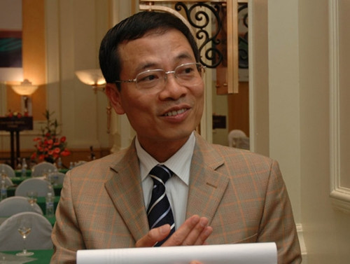 Lãnh đạo tập đoàn Viễn thông Quân đội (Viettel) đánh giá việc bổ nhiệm ông Nguyễn Mạnh Hùng là để giữ sức tăng trưởng của tập đoàn trong bối cảnh thị trường viễn thông Việt Nam đã bước vào thời kỳ bão hòa, các dịch vụ OTT đang làm giảm doanh thu viễn thông truyền thống và việc đầu tư nước ngoài cũng khó khăn hơn. (Ảnh: ICTnews).