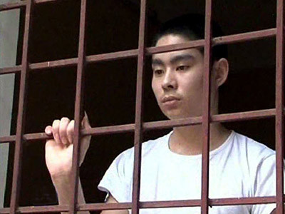 5. Thực hư về thông tin "Lê Văn Luyện bị đánh chết trong trại giam" Tuần qua, một số thông tin lan truyền trên mạng nói rằng, sát thủ Lê Văn Luyện, bị cáo trong vụ án giết người cướp tài sản ở tiệm vàng Ngọc Bích (Phương Sơn, Lục Nam, Bắc Giang, năm 2011) đã bị đánh chết trong trại giam, đặc biệt thu hút sự chú ý của đông đảo dư luận . (Ảnh: ĐSPL).