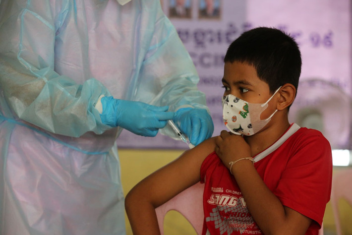 Tại Mỹ, giới chức y tế nhận định vaccine của hãng Pfizer-BioNTech có thể được sử dụng cho trẻ em từ 5 đến 11 tuổi vào tháng tới.