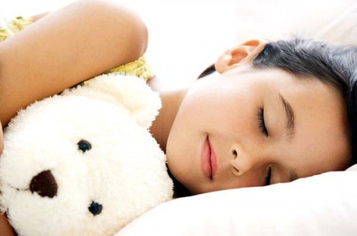 Bạn không nên tập thể dục vào thời điểm ít hơn ba giờ đồng hồ trước khi đi ngủ vì tập thể dục làm tăng nhiệt độ cơ thể của bạn. Mức tăng này dẫn đến sự sụt giảm nhiệt độ vào 5 - 6 giờ sau, khiến bạn dễ ngủ vào thời điểm đó. Đây có thể là lý do tại sao tập thể dục là hoạt động lý tưởng vào buổi chiều chứ không phải là buổi tối.