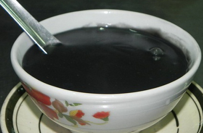 Bài 8: Lá sen bánh tẻ 2 - 3 lá, đậu đen 50g, lá sen sắc chiết lấy dịch, đậu đen ngâm nước cho mềm, đổ dịch chiết lá sen vào đậu đun cho chín nhừ, chia ăn nguội 2 lần trong ngày trước bữa ăn. Ăn liên tục ít nhất 7 ngày.