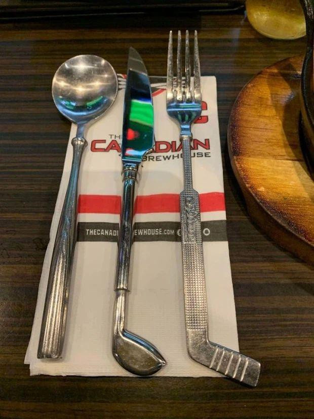 ó vẻ chủ nhà hàng rất thích chơi golf.