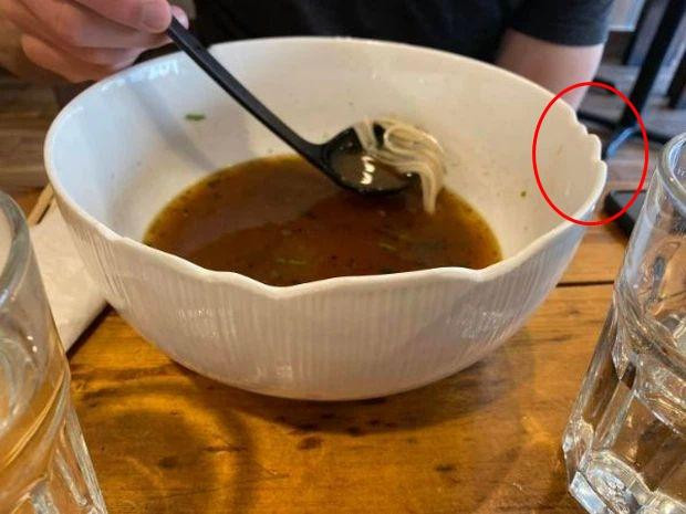 hay vì vứt cái bát đã bị mẻ, nhà hàng đã mài đi rồi dùng tiếp.