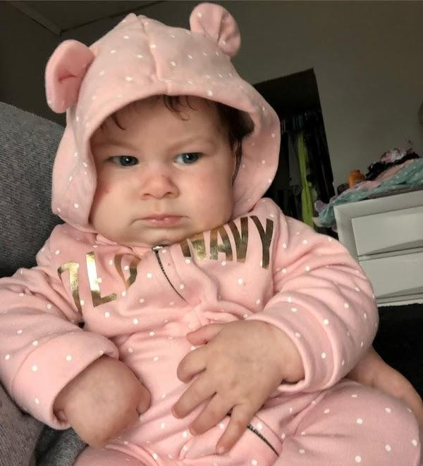 Làm trẻ con mệt quá. Lớn nhanh dùm cái!