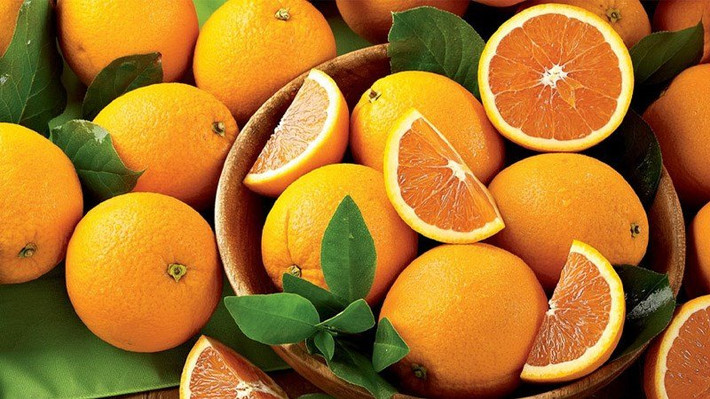 br/> 1. Trái cây họ cam quýt: Các loại trái cây họ cam quýt chứa nhiều vitamin C, giúp tăng cường hệ miễn dịch. Ngoài ra, chúng còn chứa nhiều dưỡng chất quan trọng như kali, chất xơ, vitamin B1, folate... giúp bảo vệ sức khỏe và chứa rất ít calo.