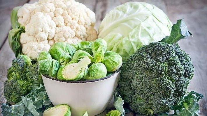 Rau họ cải: Rau họ cải chứa các chất oxi hóa giúp cơ thể loại bỏ các độc tố. Bông cải xanh, súp lơ, và bắp cải là một vài lựa chọn phổ biến cho người muốn giữ phổi khỏe mạnh.