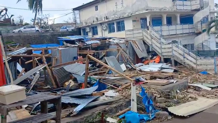 Theo Bộ Nội vụ Pháp, hơn 100.000 người di cư không có giấy tờ sống ở Mayotte.