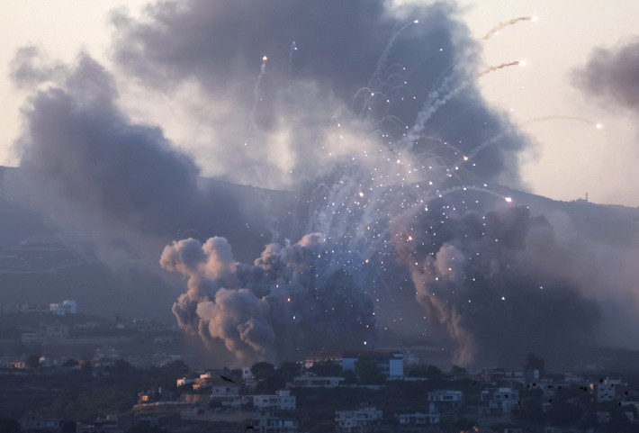Quân đội Israel kêu gọi người dân ở Lebanon nhanh chóng sơ tán khỏi những khu vực mà họ cho là Hezbollah cất giấu vũ khí.