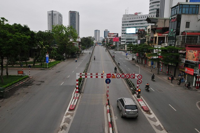 Cầu vượt Thái Hà - Tây Sơn không còn cảnh chen chúc như những ngày bình thường. (Ảnh: Gia Đình và Xã Hội).