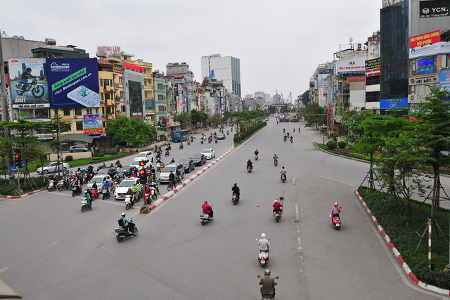 Hình ảnh hiếm thấy của đường Trường Chinh, thường được người dân gọi là "con đường đau khổ" vì đi đến nơi đây toàn bị tắc đường tuy nhiên đường cũng trở lên thông thoáng. (Ảnh: Gia Đình và Xã Hội).