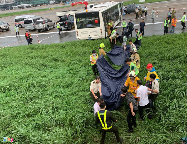 Sau khi máy bay dừng trên thảm cỏ, toàn bộ hành khách đã được sơ tán về nhà ga an toàn, không có hành khách nào bị chấn thương.