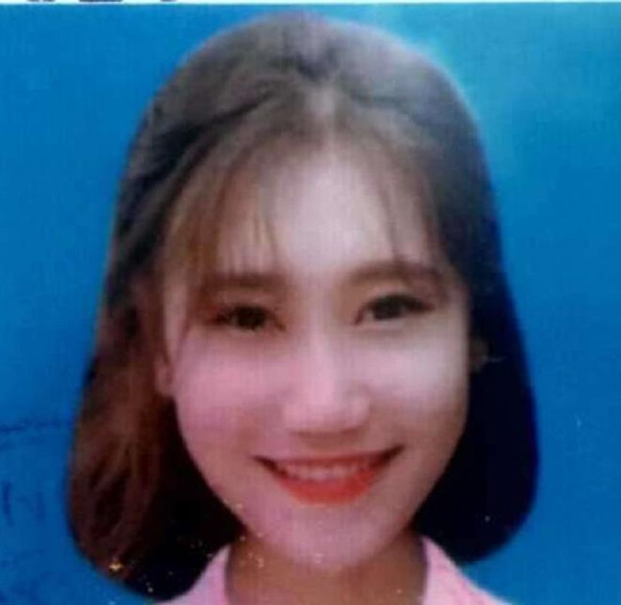 4. Truy nã đối tượng đưa người Trung Quốc vào Việt Nam: Ngày 9/10, Công an tỉnh Quảng Nam ra quyết định truy nã đối với Trần Thị Trúc (23 tuổi, trú huyện Thạch Hà, tỉnh Hà Tĩnh) về tội Tổ chức đưa người từ nước ngoài vào Việt Nam trái phép. Sau khi bắt hoặc tiếp nhận đối tượng truy nã phải báo ngay cho cơ quan An ninh điều tra Công an tỉnh Quảng Nam tại địa chỉ 19 Trần Hưng Đạo (phường Tân Thạnh, TP Tam Kỳ, tỉnh Quảng Nam), điện thoại: 0235.3.852.589.