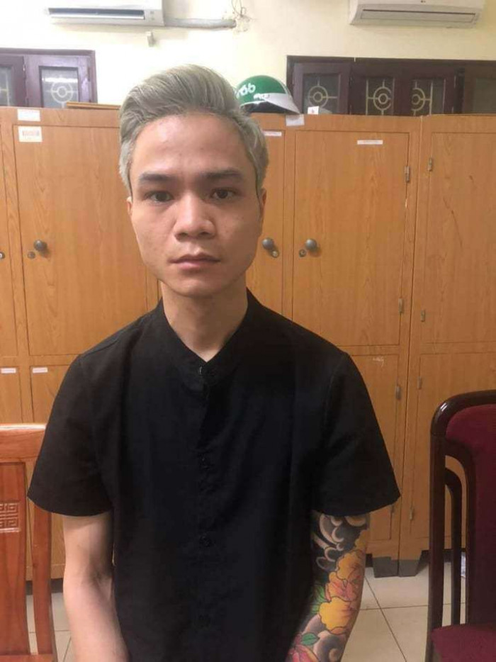Do bực tức, Vinh đã hành hung chị H. Khi bị người phụ nữ này cắn vào tay và chống trả, Vinh đã dùng dao gọt hoa quả đâm chị H. Dù khi đó nạn nhân đã van xin, nhưng Vinh vẫn tiếp tục đâm đối phương tổng cộng 47 nhát khiến chị H. tử vong. Gây án xong, Vinh tẩy xóa dấu vết hiện trường, tắm rửa rồi lấy đi của bị hại 3 điện thoại, 4 triệu đồng.