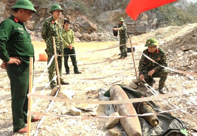 Phát hiện quả bom nặng 250 kg: Trong khi xây dựng, tôn tạo đình làng thuộc địa phận thôn Nam Thôn, xã Hà Tân, huyện Hà Trung (Thanh Hóa), người dân đã phát hiện một quả bom nặng 250 kg. Lực lượng công binh đã phối hợp với bộ đội và lực lượng dân quân địa phương vận chuyển, di dời quả bom đến núi Hang Ruộng, xã Hà Tân, huyện Hà Trung đưa đi tiêu hủy an toàn.