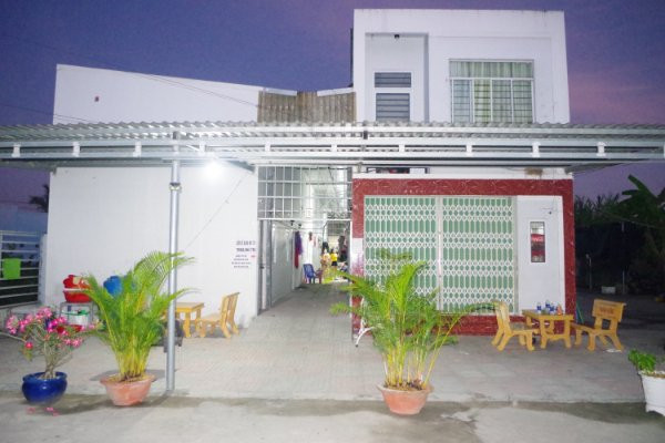 Đâm chết anh ruột vì đánh mẹ: Trần Trung Hiệp (SN 1996, trú thị xã Gò Công, Tiền Giang) đang ở nhà trọ cùng mẹ ruột là bà Mai (SN 1958) thì Trần Trung Hòa (SN 1991) tới lớn tiếng, đánh mẹ. Thấy vậy, Hiệp ra can ngăn thì xảy ra mâu thuẫn, trong lúc bực tức Hiệp đâm tử vong Hòa. Ngày 18/1, Công an tỉnh Tiền Giang cho biết đang tạm giữ Hiệp để điều tra.